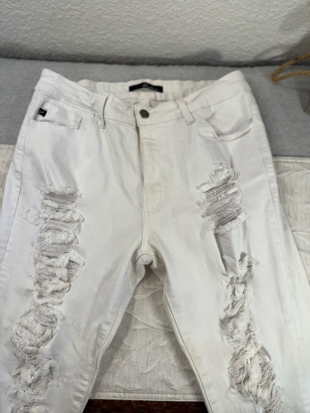 KanCan White Distressed Shredding High Rise Skinny Jeans Jr. Size 15/31 Estilo